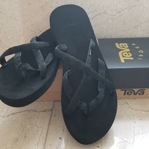 Brand new never worn Teva flip flops, US size 9